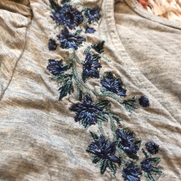 AE Soft & Sexy T - Picture 3 of 5